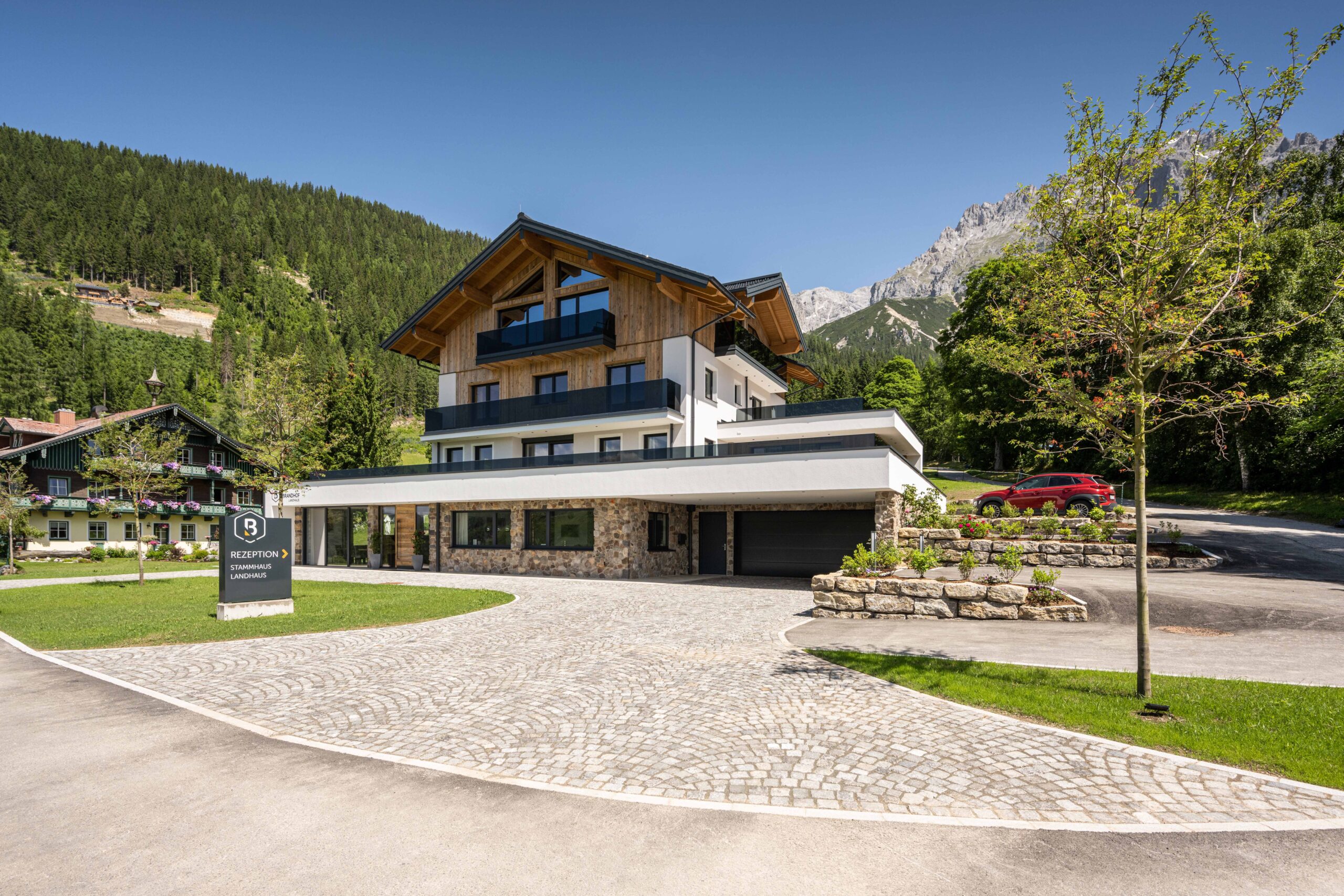 Beim Brandhof Ramsau warten Ferienwohnungen direkt am Dachstein.